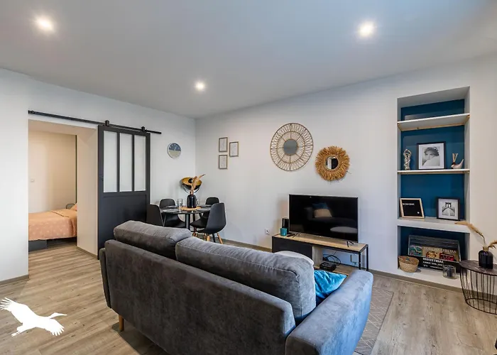 Ideal Couples & Pro - Proche Centre Ville Et Gare - Promenade Au Bord De La Charente - Parking A Proximite - Wifi Tres Haut Debit - Equipement Premium -Netflix