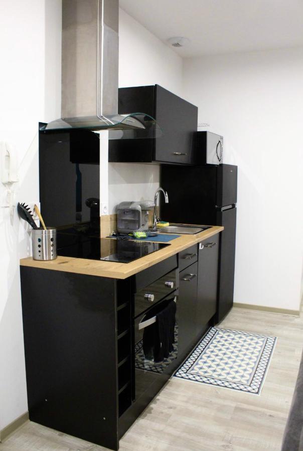 Apartment Charming Riverside Retreat: Center Comfort With Premium Amenities Angouleme