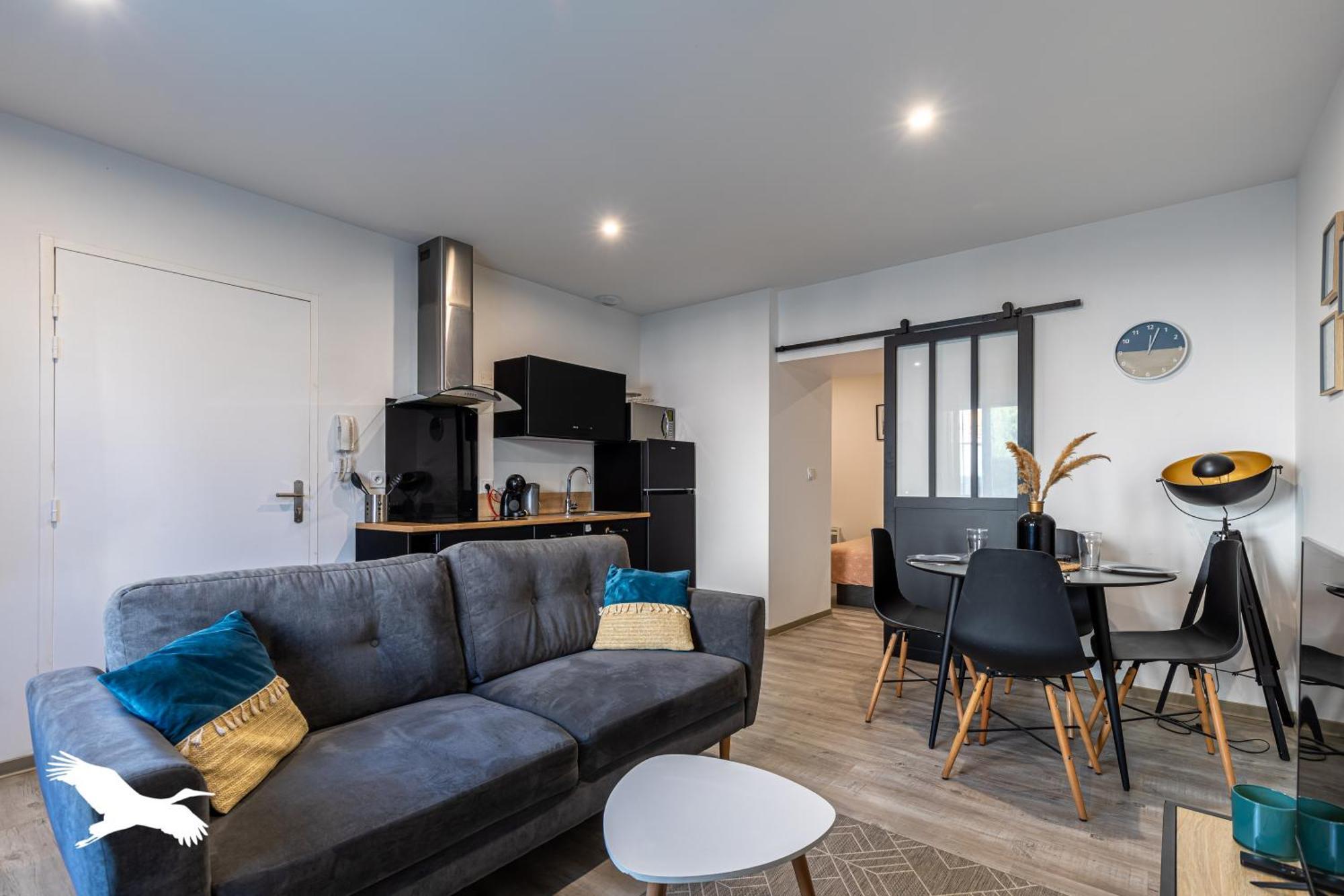 Charming Riverside Retreat: Center Comfort With Premium Amenities Apartment Angouleme